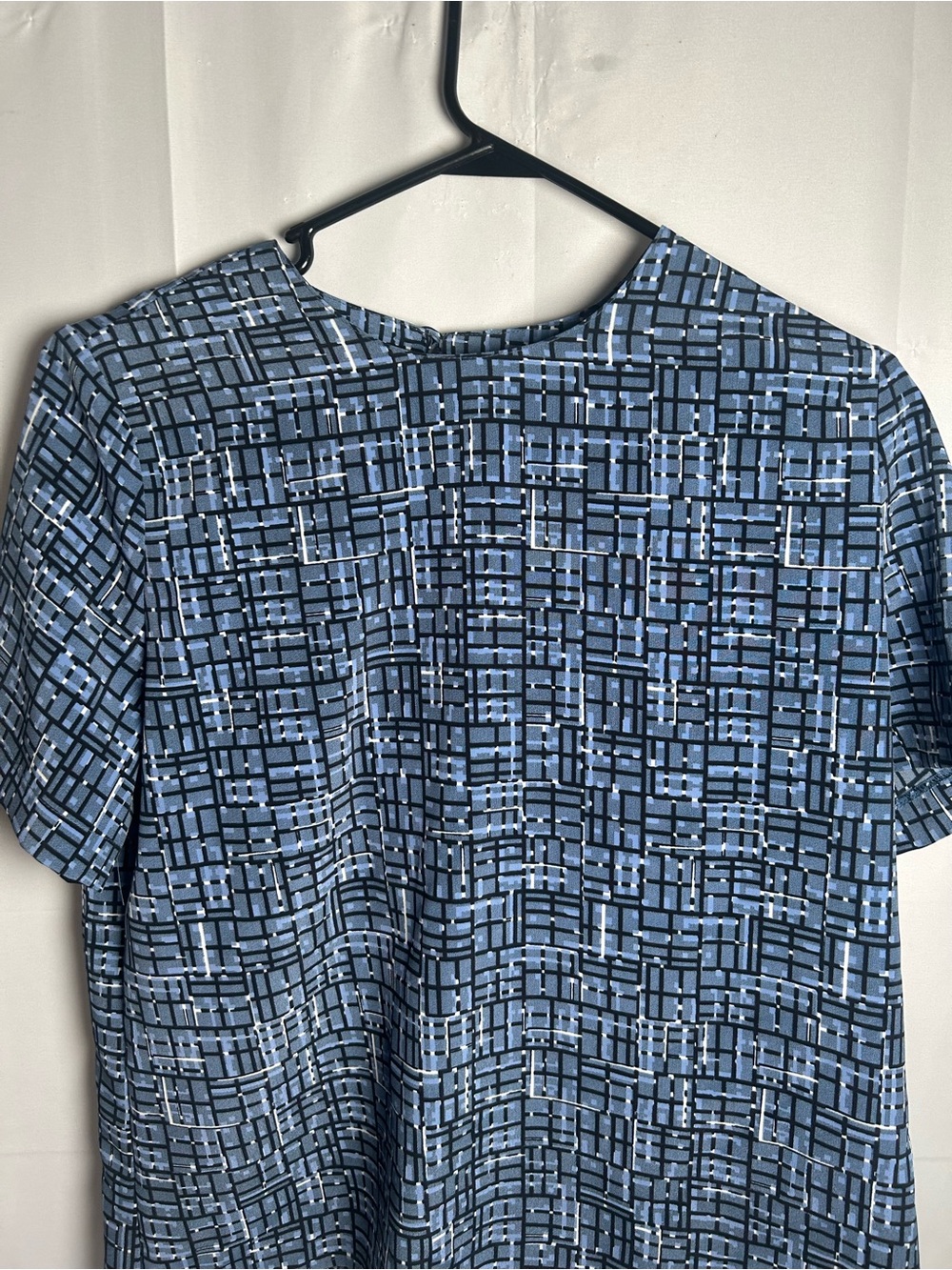Blue Geometric Pattern Short-Sleeve Women’s Top